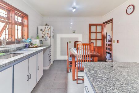 Casa à venda com 650m², 3 quartos e 4 vagas Casa à venda com 650m², 3 quartos e 4 vagasCozinha