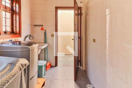 Casa à venda com 650m², 3 quartos e 4 vagas Casa à venda com 650m², 3 quartos e 4 vagasLavanderia