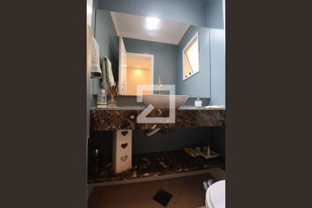 Casa de condomínio à venda com 156m², 3 quartos e 2 vagasLavabo