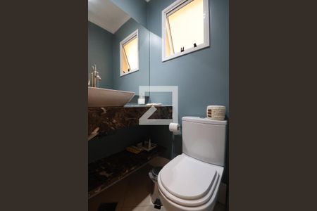 Casa de condomínio à venda com 156m², 3 quartos e 2 vagasLavabo