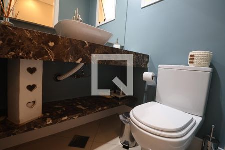 Casa de condomínio à venda com 156m², 3 quartos e 2 vagasLavabo