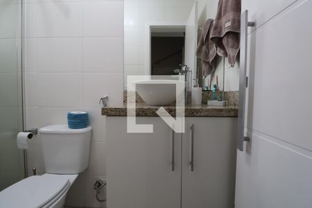 Casa de condomínio à venda com 156m², 3 quartos e 2 vagasBanheiro