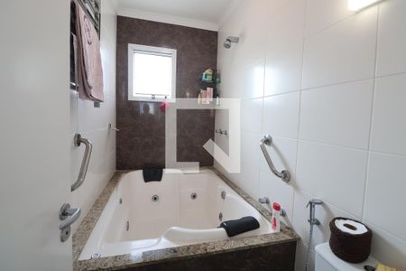 Casa de condomínio à venda com 156m², 3 quartos e 2 vagasBanheiro da Suíte 1