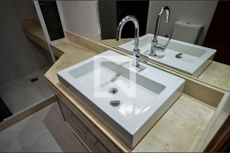 Apartamento à venda com 320m², 4 quartos e 3 vagasBanheiro da Suíte 2