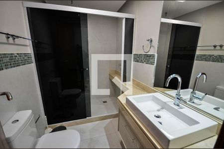 Apartamento à venda com 320m², 4 quartos e 3 vagasBanheiro da Suíte 2