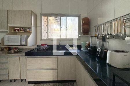 Casa à venda com 240m², 3 quartos e 4 vagas Casa à venda com 240m², 3 quartos e 4 vagasCozinha