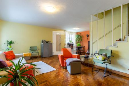 Casa à venda com 210m², 4 quartos e 4 vagas