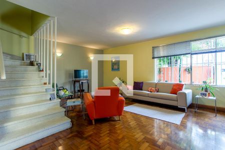 Casa à venda com 210m², 4 quartos e 4 vagas