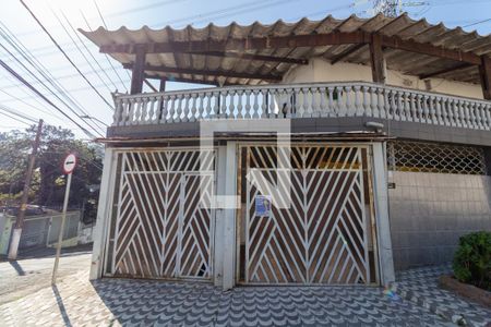Casa à venda com 248m², 2 quartos e 4 vagas Casa à venda com 248m², 2 quartos e 4 vagasFachada