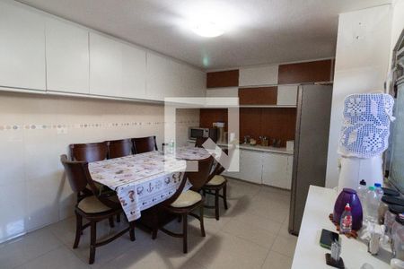 Casa à venda com 248m², 2 quartos e 4 vagas Casa à venda com 248m², 2 quartos e 4 vagasCozinha