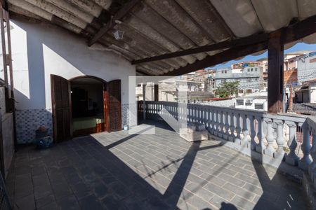 Casa à venda com 248m², 2 quartos e 4 vagas Casa à venda com 248m², 2 quartos e 4 vagasCobertura