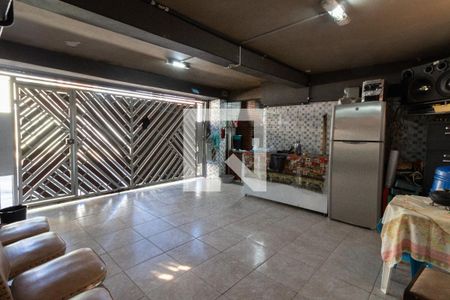Casa à venda com 248m², 2 quartos e 4 vagas Casa à venda com 248m², 2 quartos e 4 vagasGaragem
