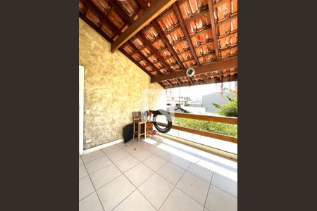 Casa à venda com 350m², 4 quartos e 3 vagas Casa à venda com 350m², 4 quartos e 3 vagasVaranda da Suíte 1