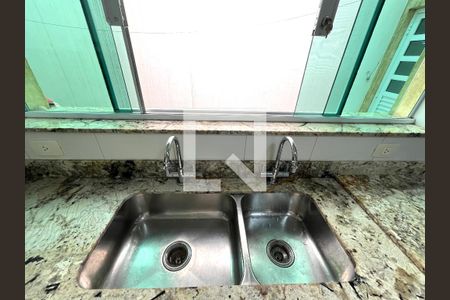 Casa à venda com 350m², 4 quartos e 3 vagas Casa à venda com 350m², 4 quartos e 3 vagasCozinha