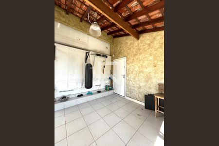 Casa à venda com 350m², 4 quartos e 3 vagas Casa à venda com 350m², 4 quartos e 3 vagasVaranda da Suite 1