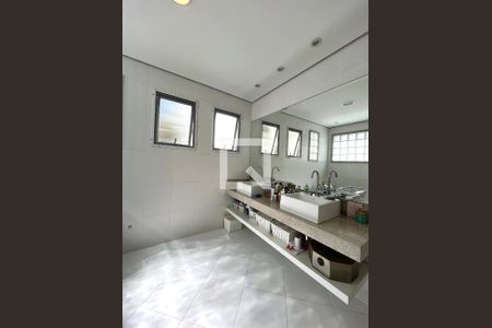 Casa à venda com 350m², 4 quartos e 3 vagas Casa à venda com 350m², 4 quartos e 3 vagasBanheiro da Suíte 1