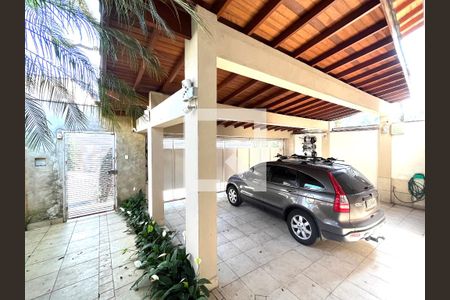 Casa à venda com 350m², 4 quartos e 3 vagas Casa à venda com 350m², 4 quartos e 3 vagasGaragem