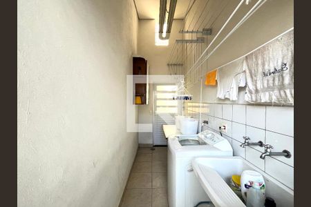 Casa à venda com 350m², 4 quartos e 3 vagas Casa à venda com 350m², 4 quartos e 3 vagasÁrea de Serviço