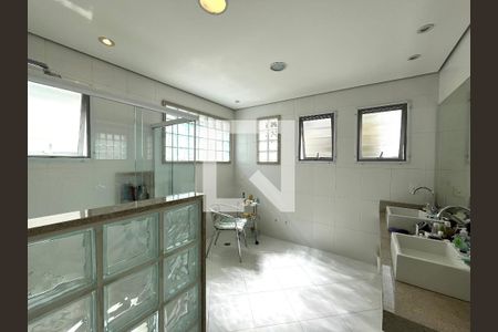 Casa à venda com 350m², 4 quartos e 3 vagas Casa à venda com 350m², 4 quartos e 3 vagasBanheiro da Suíte 1