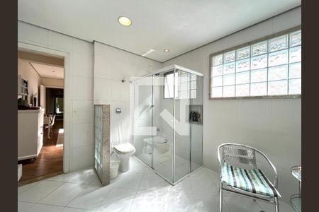 Casa à venda com 350m², 4 quartos e 3 vagas Casa à venda com 350m², 4 quartos e 3 vagasBanheiro da Suíte 1