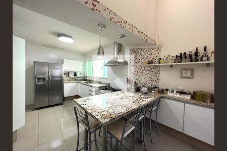 Casa à venda com 350m², 4 quartos e 3 vagas Casa à venda com 350m², 4 quartos e 3 vagasCozinha