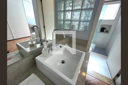 Casa à venda com 350m², 4 quartos e 3 vagas Casa à venda com 350m², 4 quartos e 3 vagasBanheiro da Suíte 2