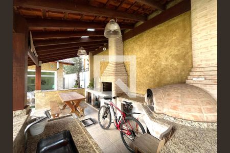 Casa à venda com 350m², 4 quartos e 3 vagas Casa à venda com 350m², 4 quartos e 3 vagasChurrasqueira