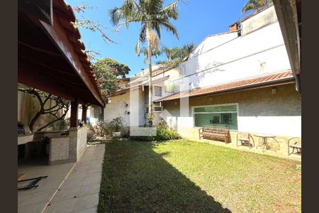 Casa à venda com 350m², 4 quartos e 3 vagas Casa à venda com 350m², 4 quartos e 3 vagasJardim