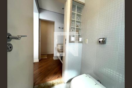 Casa à venda com 350m², 4 quartos e 3 vagas Casa à venda com 350m², 4 quartos e 3 vagasBanheiro da Suíte 2