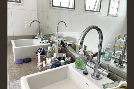 Casa à venda com 350m², 4 quartos e 3 vagas Casa à venda com 350m², 4 quartos e 3 vagasBanheiro da Suíte 1