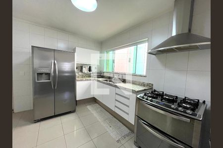 Casa à venda com 350m², 4 quartos e 3 vagas Casa à venda com 350m², 4 quartos e 3 vagasCozinha