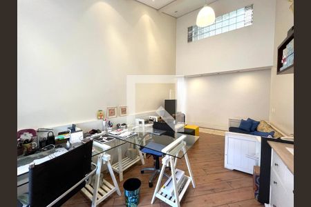 Casa à venda com 350m², 4 quartos e 3 vagas Casa à venda com 350m², 4 quartos e 3 vagasEscritório