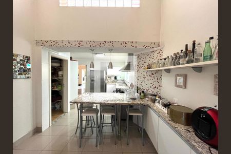 Casa à venda com 350m², 4 quartos e 3 vagas Casa à venda com 350m², 4 quartos e 3 vagasCozinha