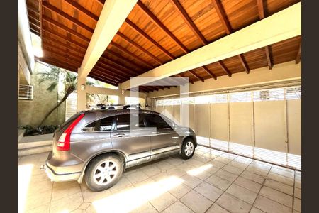 Casa à venda com 350m², 4 quartos e 3 vagas Casa à venda com 350m², 4 quartos e 3 vagasGaragem