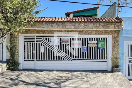 Casa à venda com 202m², 5 quartos e 3 vagas Casa à venda com 202m², 5 quartos e 3 vagasFachada