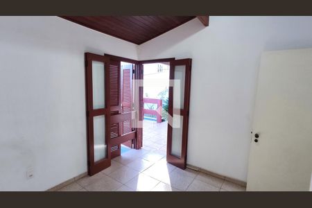Casa à venda com 415m², 3 quartos e 5 vagas Casa à venda com 415m², 3 quartos e 5 vagasQuarto