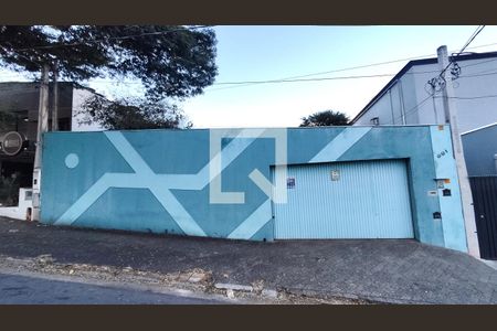 Casa à venda com 415m², 3 quartos e 5 vagas Casa à venda com 415m², 3 quartos e 5 vagasFachada