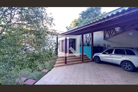 Casa à venda com 415m², 3 quartos e 5 vagas Casa à venda com 415m², 3 quartos e 5 vagasVaranda