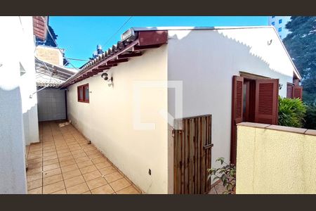 Casa à venda com 415m², 3 quartos e 5 vagas Casa à venda com 415m², 3 quartos e 5 vagasÁrea externa