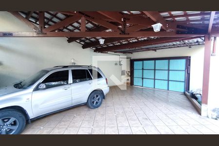 Casa à venda com 415m², 3 quartos e 5 vagas Casa à venda com 415m², 3 quartos e 5 vagasGaragem