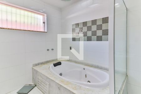 Casa à venda com 347m², 4 quartos e 6 vagasQuarto 1 - Suite Banheiro
