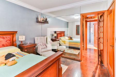 Casa à venda com 347m², 4 quartos e 6 vagasQuarto 1 - Suite