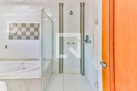 Casa à venda com 347m², 4 quartos e 6 vagasQuarto 1 - Suite Banheiro