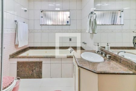 Casa à venda com 347m², 4 quartos e 6 vagasBanheiro Social