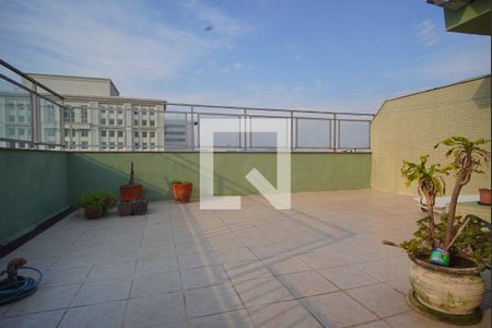 Apartamento à venda com 225m², 3 quartos e 2 vagasCobertura - Pátio Externo