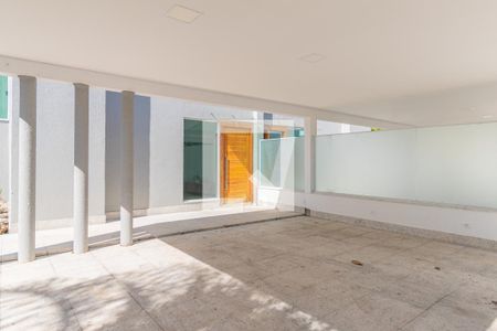 Casa à venda com 280m², 3 quartos e 4 vagasGaragem