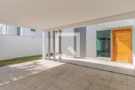 Casa à venda com 280m², 3 quartos e 4 vagasGaragem