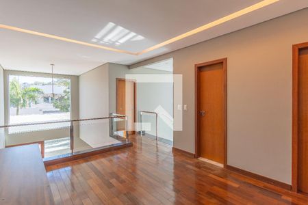 Casa à venda com 280m², 3 quartos e 4 vagasEscritório e Hall dos Dormitórios