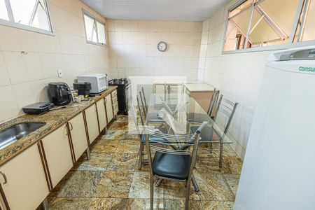 Casa à venda com 474m², 6 quartos e 4 vagas Casa à venda com 474m², 6 quartos e 4 vagasCozinha