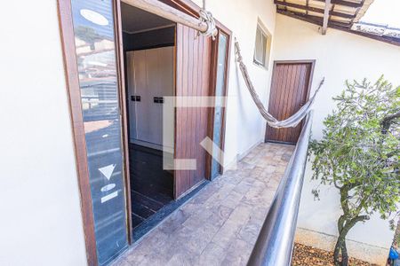 Casa à venda com 474m², 6 quartos e 4 vagas Casa à venda com 474m², 6 quartos e 4 vagasVaranda Quarto 5